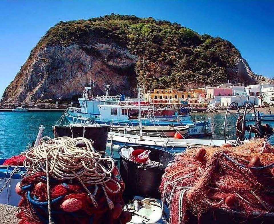 La piazzetta di Sant'Angelo, Ischia — 2