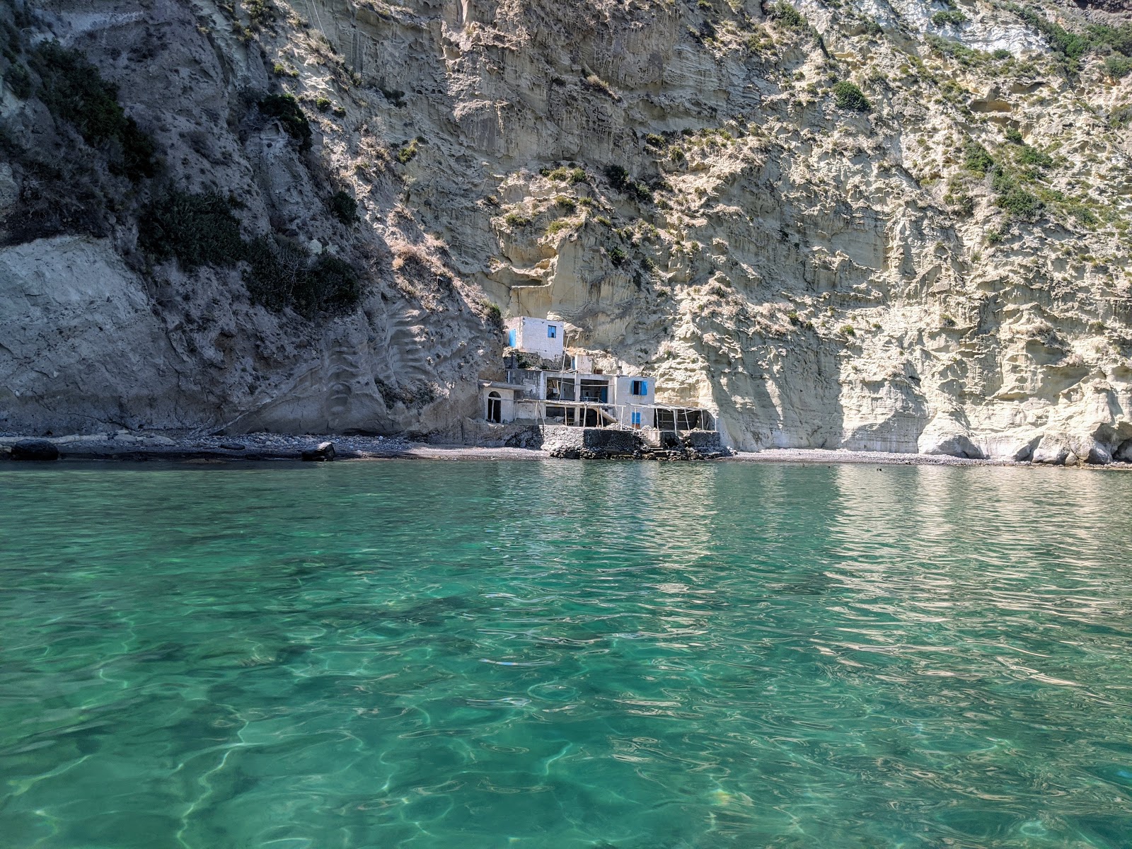 Calette segrete e grotte di Ischia raggiungibili in gozzo